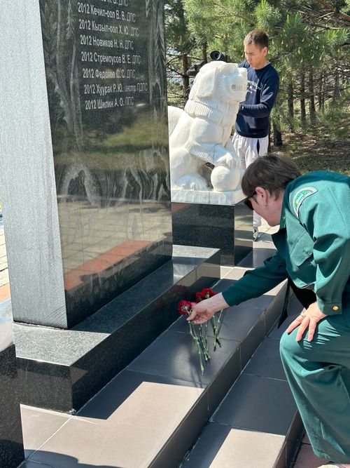 В Туве почтили память лесников и пожарных