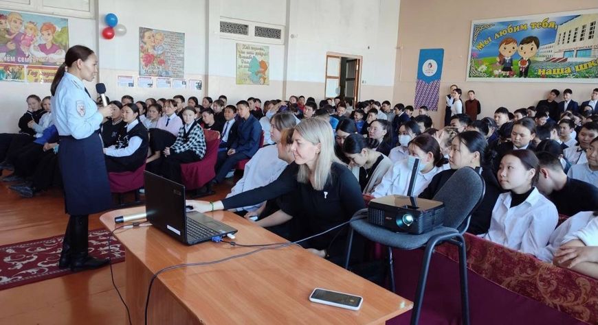 В Овюрском районе полицейские провели лекцию для школьников