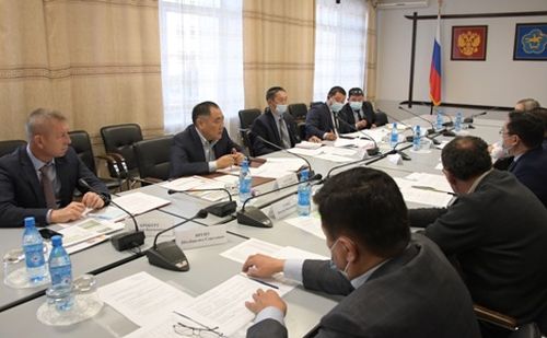 ГЛАВА ТУВЫ ПРОВЕЛ ВСТРЕЧУ С ПОДРЯДЧИКАМИ