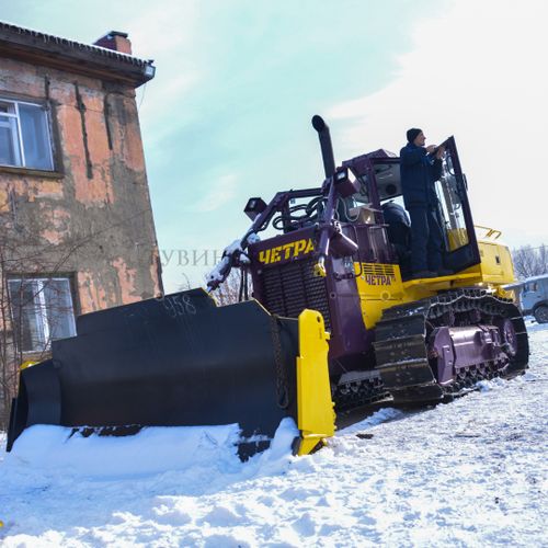 В Туву поступила очередная партия спецтехники для вывоза мусора
