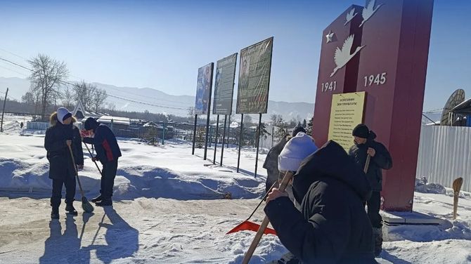 10 подростков из села Межегей трудоустроены благодаря программе занятости