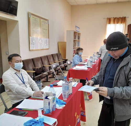 В районном центре Кызылского района досрочно выбирают депутатов