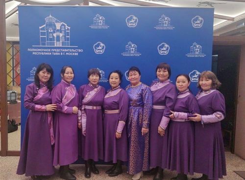 Волонтеры из Тувы навестят военнослужащих в Москве