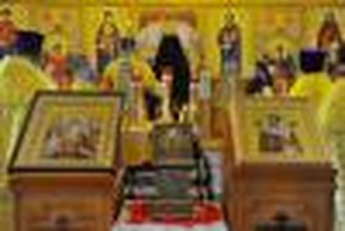 Поклониться святыне