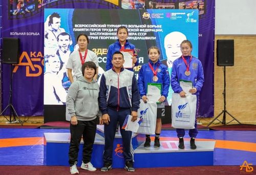 Тувинские борцы завоевали 10 медалей на турнире памяти Д.Г. Миндиашвили