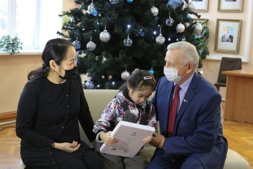 В Туве стартовала всероссийская акция «Елка желаний»