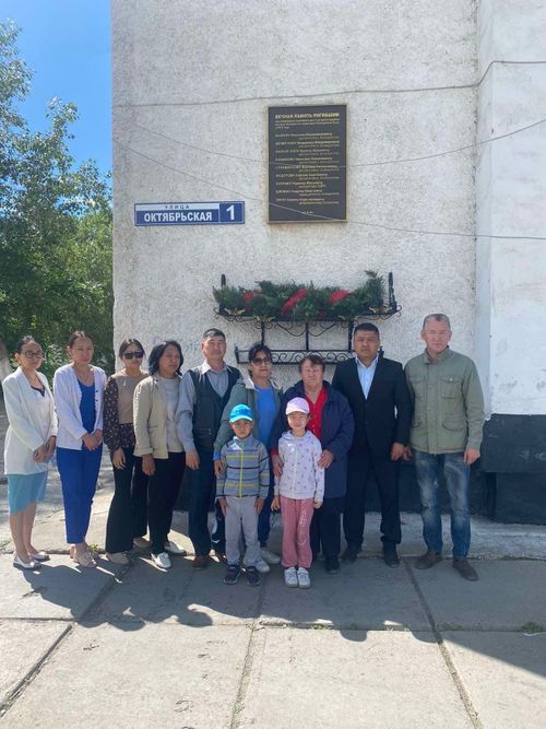 В Шагонаре обновили мемориальную доску в честь пожарных