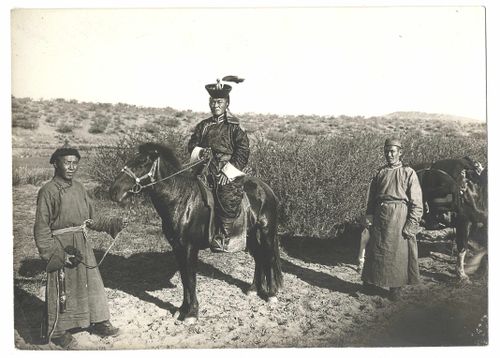 Высылать всех, унижающих народное достоинство