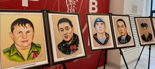 В Луганске открылась выставка картин «Деды и внуки»