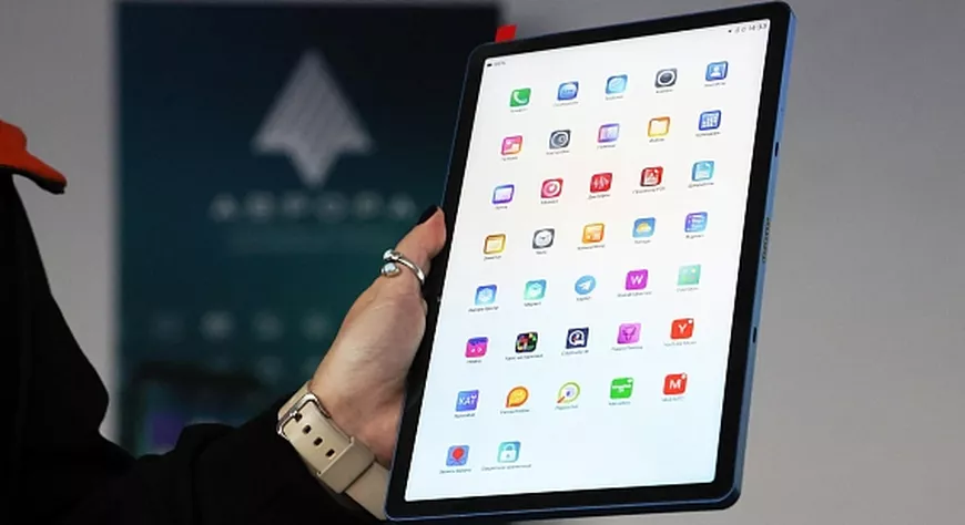 Учителя и врачи получат планшеты с двумя ОС - "Аврора" и аналогом Android