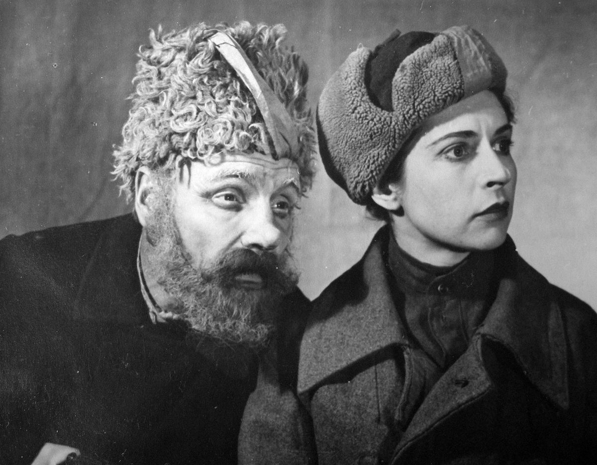 Спектакль «Сибирские партизаны» (артисты Анатолий Потылицин, Алла Гордон), 1957 г.