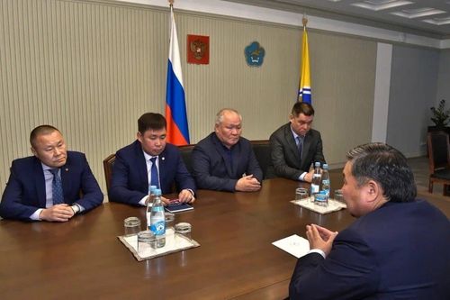 Глава Тувы Владислав Ховалыг встретился с претендентами на пост мэра Кызыла