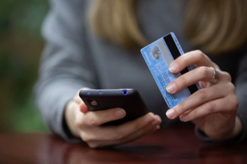 Россиян предупредили о распространенной схеме мошенничества во время ЕГЭ и ОГЭ