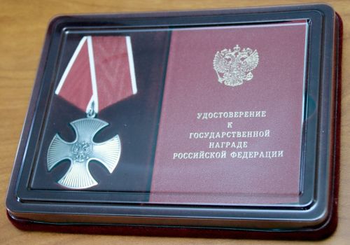 В Верховном Хурале вручили ордена Мужества родным павших в бою героев