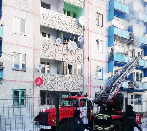 В Туве из задымленной квартиры спасли мужчину 