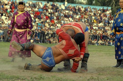 В турнире-реванше по борьбе хуреш приняли участие сильнейшие сумотори России и Монголии 