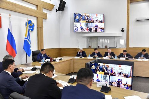 Власти Тувы на аппаратном совещании обсудили правонарушения в отношении детей и преступления, совершенные ими