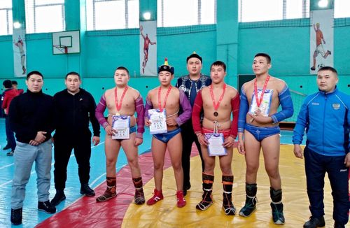 В гимназии №5 - лучшие юные борцы в Кызыле