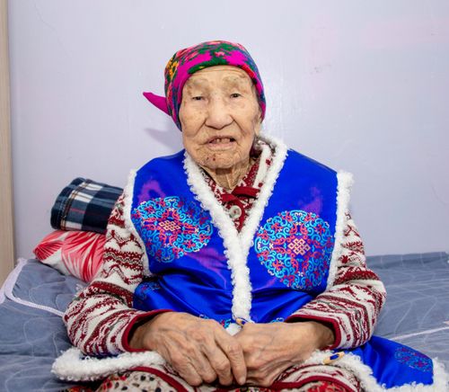 100 ХАРЛААР ЭНЕ