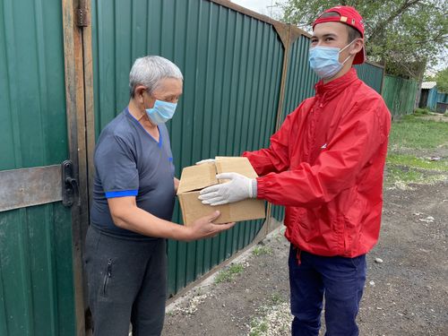 Штаб акции #МыВместе оказал гуманитарную помощь гражданам, оставшимся без дохода