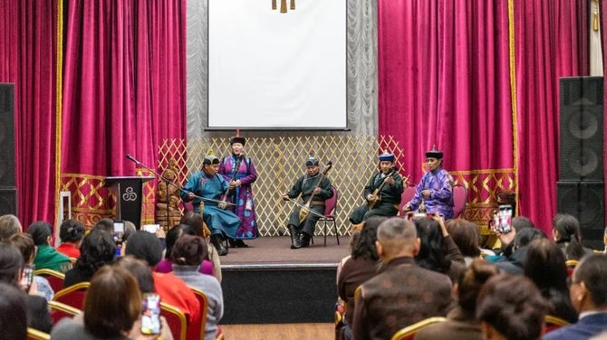 Кидистиң экизи салыжында, кижиниң экизи бүдүжүнде