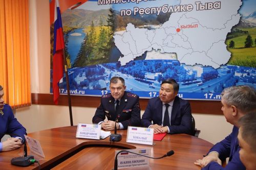 Владимир Колокольцев представил нового главу МВД Тувы