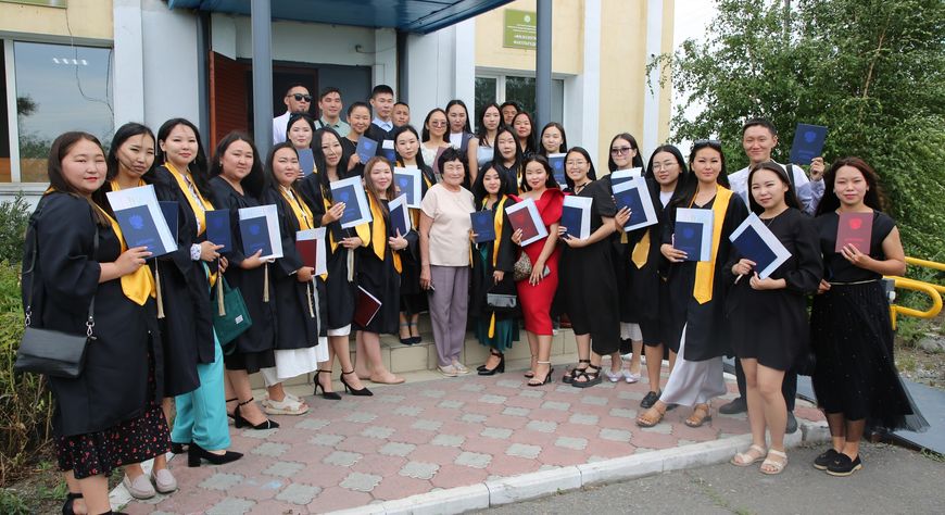 Более 60 студентов филологического факультета ТувГУ получили долгожданные дипломы