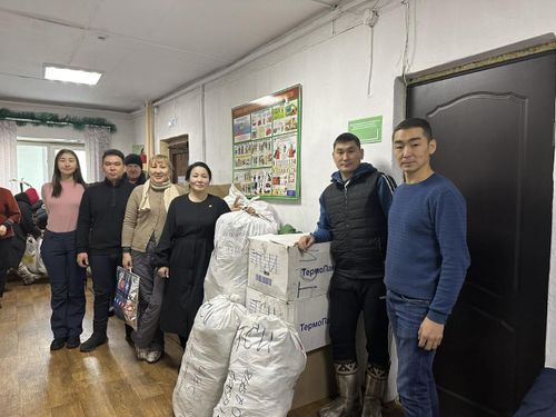 Новогодний груз едет к военнослужащим из Тувы