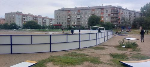 В Кызыле благодаря гранту молодых врачей Тувы установили хоккейную коробку