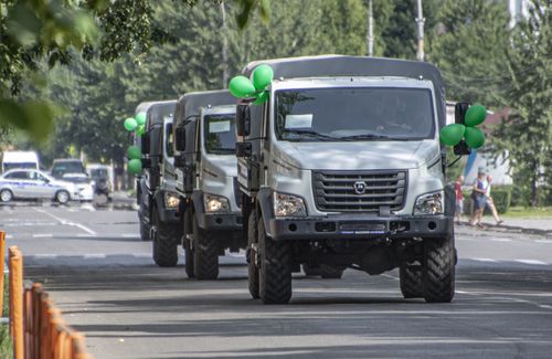 ЛЕСОПОЖАРНЫМ СЛУЖБАМ ТУВЫ В ДЕНЬ РЕСПУБЛИКИ ВРУЧИЛИ СПЕЦТЕХНИКУ