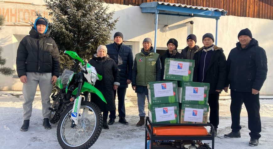 Четыре района Тувы передали гуманитарный груз для участников СВО