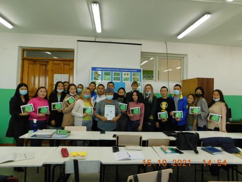 Студентам ТувГУ вручили сертификаты участников восстановления лесов