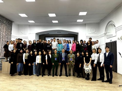 Студенты Кызылского колледжа встретились с ветеранами боевых действий в День Неизвестного Солдата