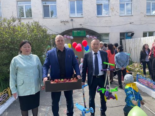 Депутаты фракции «Единая Россия» подготовили подарки для детей в Международный день защиты детей