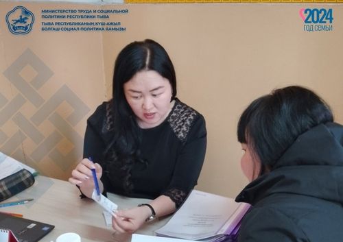 «Социальный работник — это тот, кто верит в то, что каждый человек заслуживает уважения и любви»