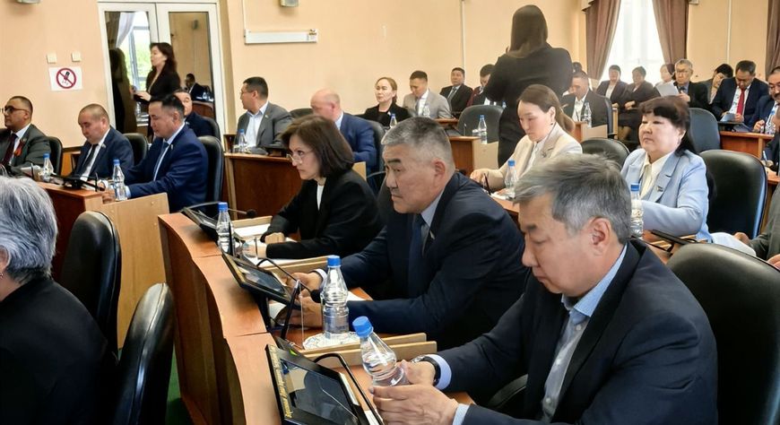 В Туве прошло второе заседание Верховного Хурала (парламента) Республики Тыва четвертого созыва. На нем избрали сенатора от региона