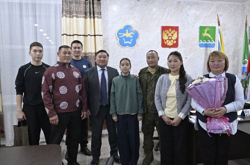 Глава Тувы встретился с участниками СВО и их семьями в Пий-Хемском районе