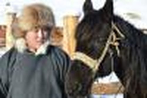 А над кыштагом курится дымок