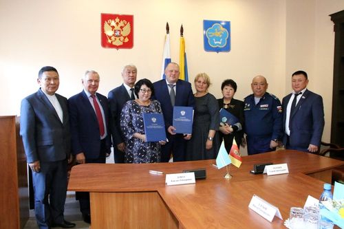 СЕРГЕЙ ГОЛУБЕВ: "АВТОРИТЕТ ГЛАВЫ ТУВЫ ОЧЕНЬ ВЫСОК В СИБИРСКИХ РЕГИОНАХ"