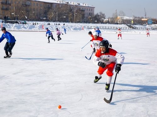 В столице Тувы проходят соревнования по хоккею с мячом
