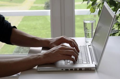 «Дистанционная работа» и «удаленная работа» — синонимы