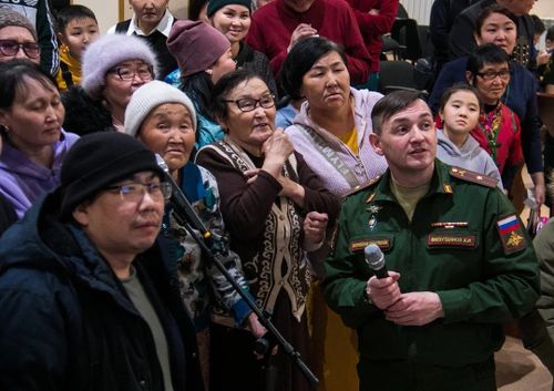 Вчера вечером состоялся ставший уже традиционным телемост между участниками специальной военной операции и членами их семей