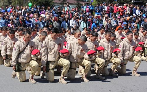 В Туве более 400 школьников пополнили ряды юнармейцев