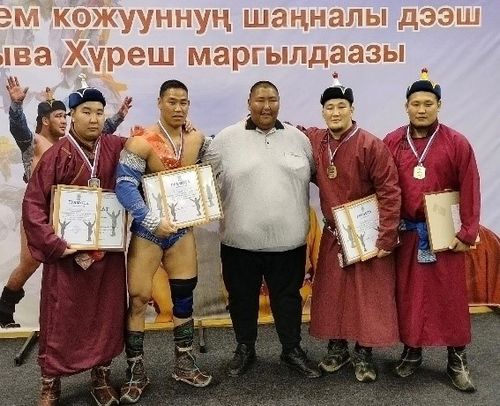 Ээлчеглиг ай хүрежи