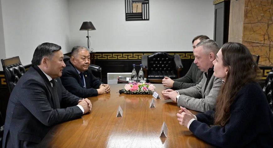 Владислав Ховалыг обсудил с московским театром гастроли в Туву