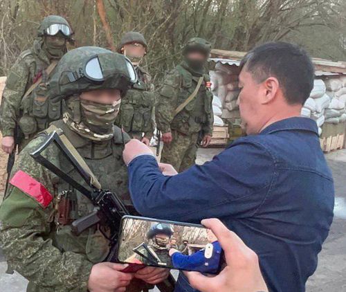 Тимур Куулар встретился с бойцами из Тувы на Украине