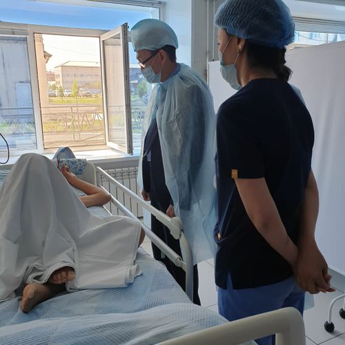 Орлан Сарыглар навестил подростков, которые получили электротравмы