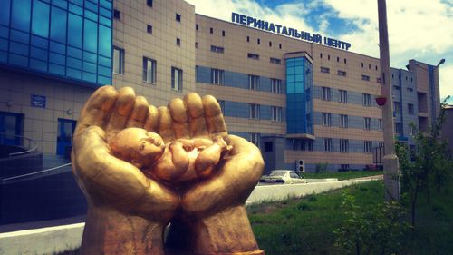 Врачам Тувы удалось впервые выходить 480-граммовую новорожденную девочку