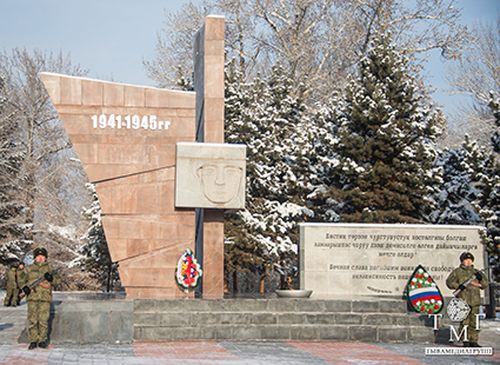 Маадырларга мөгейиг