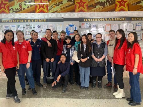 Бир дугаар кыйгы-биле дуза кадып кээр.